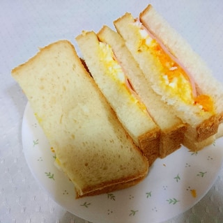 卵とチーズとハムのサンドイッチ